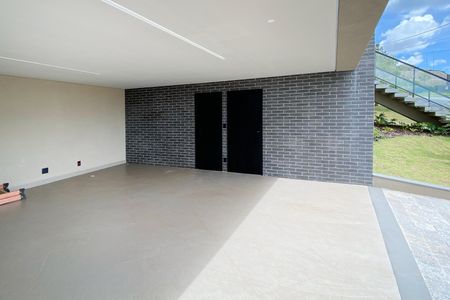 Casa de condomínio à venda com 470m², 4 quartos e 3 vagas Casa de condomínio à venda com 470m², 4 quartos e 3 vagasGaragem