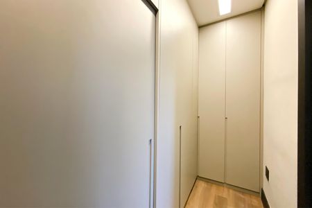 Casa de condomínio à venda com 470m², 4 quartos e 3 vagasCloset da Suite 2