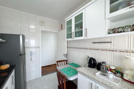 Apartamento à venda com 70m², 2 quartos e 2 vagasCozinha 