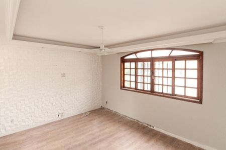 Casa para alugar com 130m², 3 quartos e 1 vagaSala