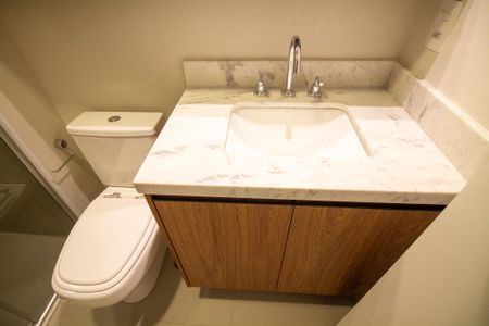 Banheiro de kitnet/studio para alugar com 1 quarto, 33m² em Vila Cordeiro, São Paulo