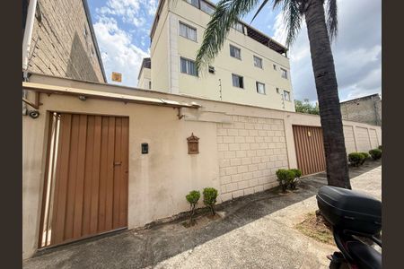 Apartamento para alugar com 60m², 2 quartos e 1 vaga Apartamento para alugar com 60m², 2 quartos e 1 vagaFachada