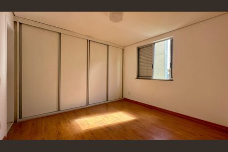 Apartamento à venda com 200m², 3 quartos e 2 vagasQuarto 