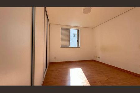 Apartamento à venda com 200m², 3 quartos e 2 vagasQuarto 