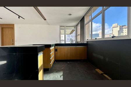 Apartamento à venda com 200m², 3 quartos e 2 vagasCozinha 