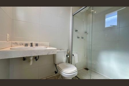 Apartamento à venda com 200m², 3 quartos e 2 vagasBanheiro 