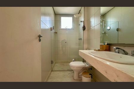 Apartamento à venda com 200m², 3 quartos e 2 vagasBanheiro 