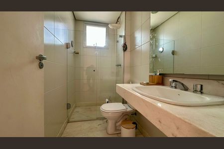 Apartamento à venda com 200m², 3 quartos e 2 vagasBanheiro 