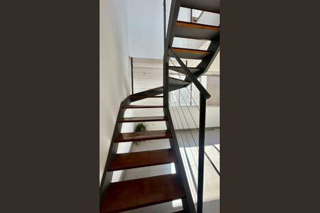 Apartamento à venda com 200m², 3 quartos e 2 vagasEscadas