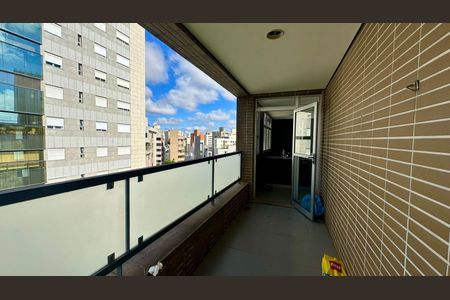 Apartamento à venda com 200m², 3 quartos e 2 vagasVaranda 
