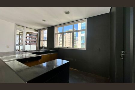 Apartamento à venda com 200m², 3 quartos e 2 vagasCozinha 