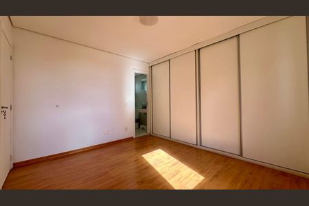 Apartamento à venda com 200m², 3 quartos e 2 vagasQuarto 