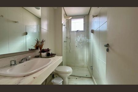 Apartamento à venda com 200m², 3 quartos e 2 vagasBanheiro 