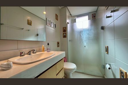 Apartamento à venda com 238m², 3 quartos e 2 vagasBanheiro 