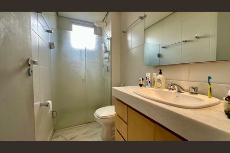 Apartamento à venda com 238m², 3 quartos e 2 vagasBanheiro 