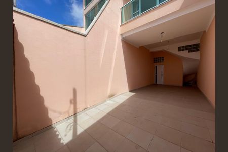 Casa à venda com 145m², 3 quartos e 2 vagasGaragem