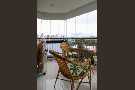 Apartamento à venda com 115m², 3 quartos e 3 vagasVaranda 