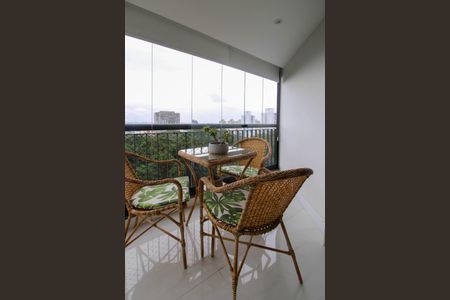 Apartamento à venda com 115m², 3 quartos e 3 vagasVaranda 