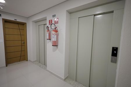 Apartamento à venda com 54m², 2 quartos e 2 vagas Apartamento à venda com 54m², 2 quartos e 2 vagasElevador