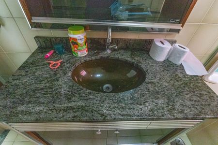 Casa à venda com 186m², 3 quartos e 2 vagasBanheiro social 