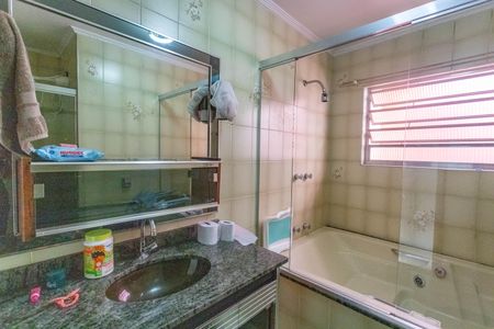 Casa à venda com 186m², 3 quartos e 2 vagasBanheiro social 