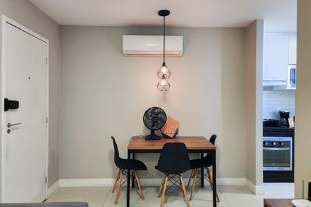 Sala  de kitnet/studio para alugar com 1 quarto, 31m² em Santo Cristo, Rio de Janeiro