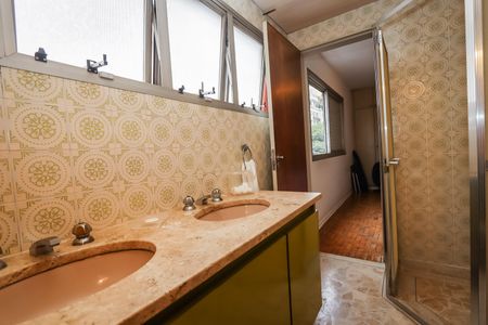 Apartamento à venda com 124m², 3 quartos e 2 vagasBanheiro da Suite