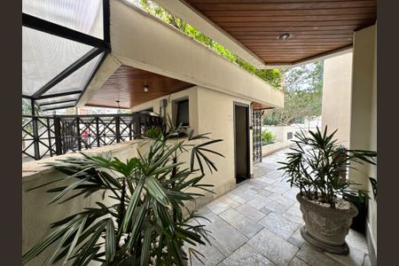 Apartamento à venda com 132m², 3 quartos e 3 vagasPortaria 