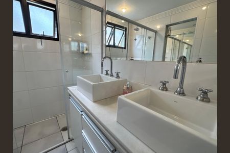 Apartamento à venda com 132m², 3 quartos e 3 vagasBanheiro Suite master 