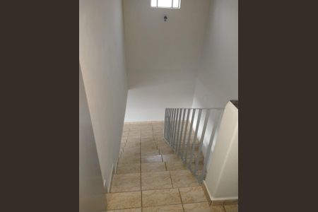Casa para alugar com 180m², 3 quartos e 4 vagasEscada