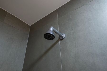 Banheiro de kitnet/studio para alugar com 1 quarto, 32m² em Pinheiros, São Paulo