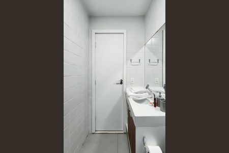 Banheiro  de kitnet/studio para alugar com 1 quarto, 31m² em Santo Cristo, Rio de Janeiro