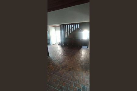 Casa para alugar com 215m², 4 quartos e 2 vagas