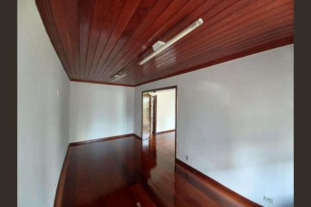 Casa para alugar com 215m², 4 quartos e 2 vagas