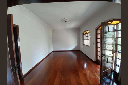 Casa para alugar com 215m², 4 quartos e 2 vagas