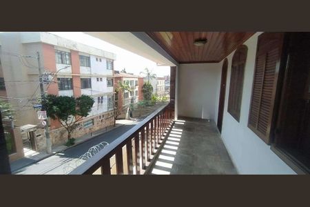 Casa para alugar com 215m², 4 quartos e 2 vagas