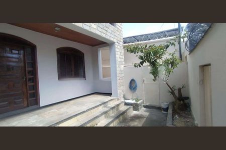 Casa para alugar com 215m², 4 quartos e 2 vagas