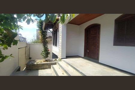 Casa para alugar com 215m², 4 quartos e 2 vagas