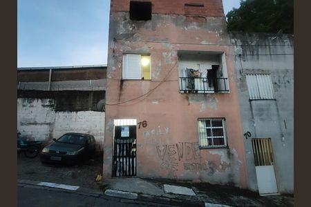 Casa à venda com 70m², 2 quartos e sem vaga Casa à venda com 70m², 2 quartos e sem vagaFachada