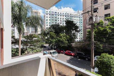 Vista da varanda de um apartamento com vista para a rua e outros prédios. de apartamento à venda com 1 quarto, 34m² em Jardim Paulista, São Paulo
