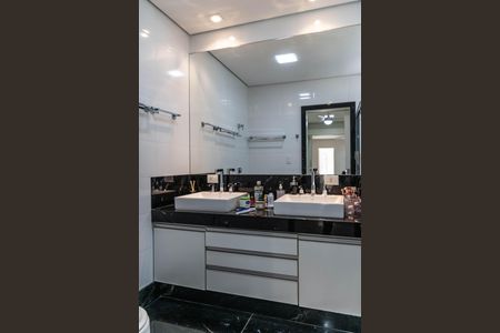 Casa para alugar com 507m², 5 quartos e 3 vagas Casa para alugar com 507m², 5 quartos e 3 vagasBanheiro da Suíte 1