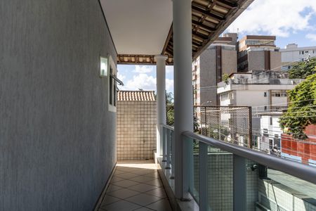 Casa para alugar com 507m², 5 quartos e 3 vagasVaranda da Suíte 1