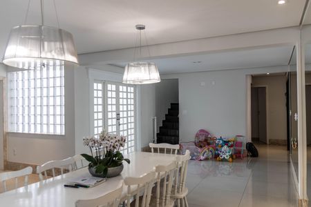 Casa para alugar com 507m², 5 quartos e 3 vagas Casa para alugar com 507m², 5 quartos e 3 vagasSala