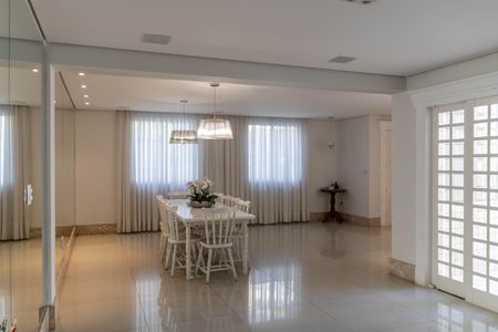 Casa para alugar com 507m², 5 quartos e 3 vagasSala