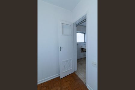 Apartamento à venda com 134m², 3 quartos e 2 vagas Apartamento à venda com 134m², 3 quartos e 2 vagasQuarto de Serviço