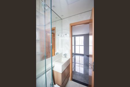 Banheiro de apartamento para alugar com 2 quartos, 50m² em Chacaras Reunidas Santa Terezinha, Contagem