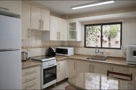 Casa para alugar com 150m², 3 quartos e 3 vagas Casa para alugar com 150m², 3 quartos e 3 vagasCozinha