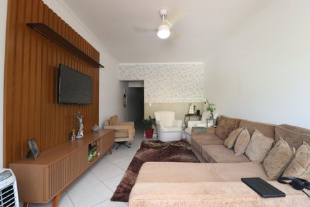 Casa à venda com 142m², 3 quartos e 2 vagasSala