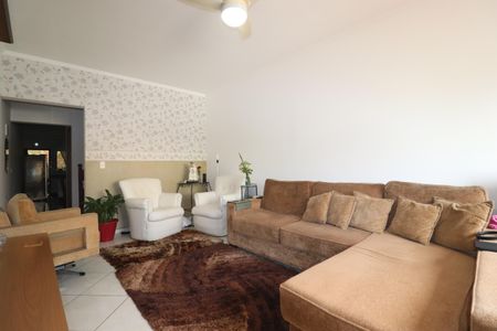 Casa à venda com 142m², 3 quartos e 2 vagasSala