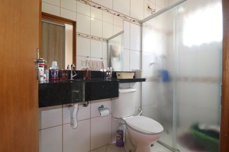 Casa à venda com 142m², 3 quartos e 2 vagasBanheiro Quarto 1 suíte